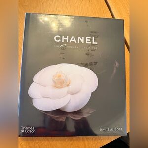✨ CHANEL: Collections and Creations – Danièle Bott | Thames & Hudson